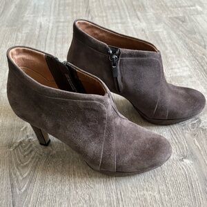 Clarks Brown Suede Ankle Boots with Zipper and Block Heel